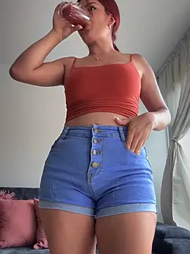 Snapshot of LINDA_PATTY94 chatting on January 28, 2025, 9:50 pm LINDA PATTY94 online show from January 28, 2025, 9:50 pm