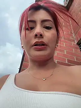 Snapshot of LINDA_PATTY94 chatting on February 6, 2025, 9:06 pm LINDA PATTY94 online show from February 6, 2025, 9:06 pm