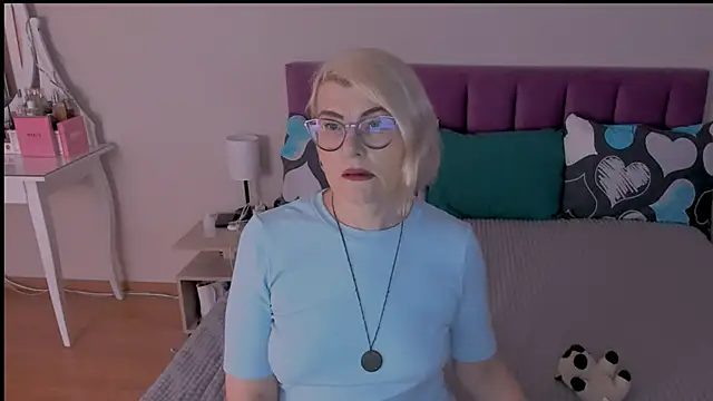 sabrinamacmarren online show from January 25, 2025, 12:26 pm