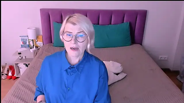 sabrinamacmarren online show from November 14, 2025, 3:00 pm