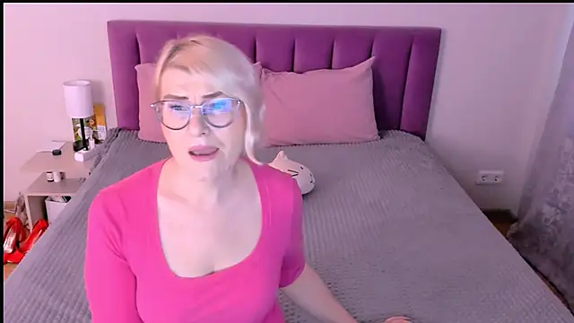 sabrinamacmarren online show from November 19, 2025, 6:35 am