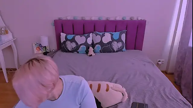 sabrinamacmarren online show from February 16, 2026, 9:38 am