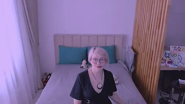 sabrinamacmarren online show from February 28, 2026, 11:55 am