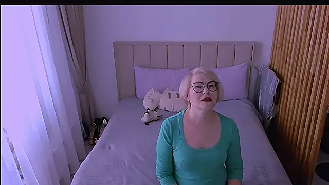 sabrinamacmarren online show from April 2, 2026, 8:12 am