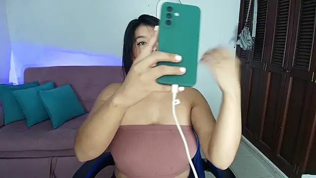 Julieta Sandia online show from February 8, 2026, 1:53 am