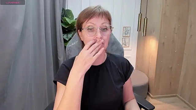 Paris Cherry online show from February 23, 2025, 7:49 pm