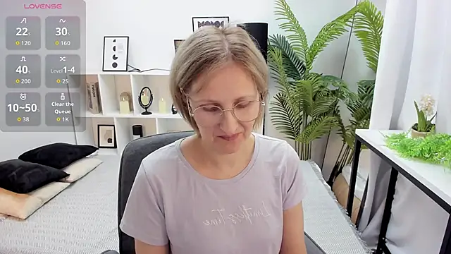 Paris Cherry online show from September 22, 2025, 7:49 pm