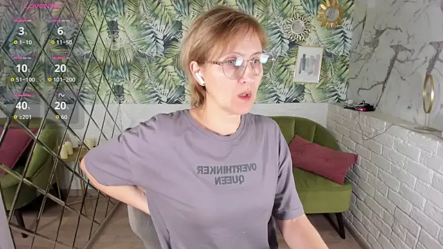 Paris Cherry online show from December 21, 2025, 6:04 pm