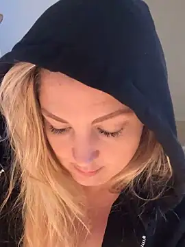 Snapshot of Anna_Alexa chatting on January 14, 2025, 8:20 am Anna Alexa online show from January 14, 2025, 8:20 am