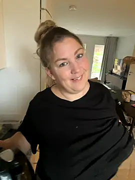 Snapshot of Anna_Alexa chatting on November 6, 2025, 7:20 am Anna Alexa online show from November 6, 2025, 7:20 am