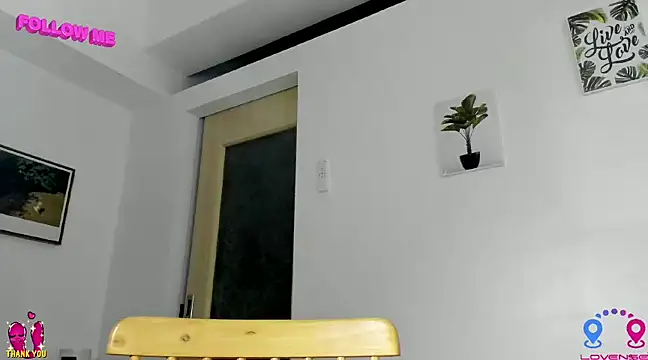 hottycrishina online show from December 16, 2024, 10:18 am