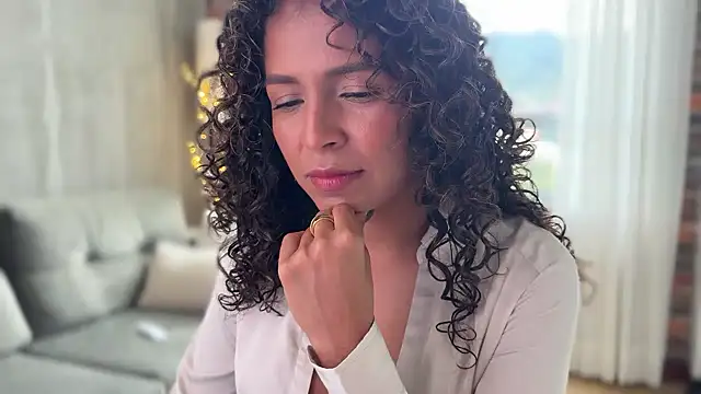 Snapshot of illaroom chatting on December 13, 2024, 6:05 pm illaroom online show from December 13, 2024, 6:05 pm