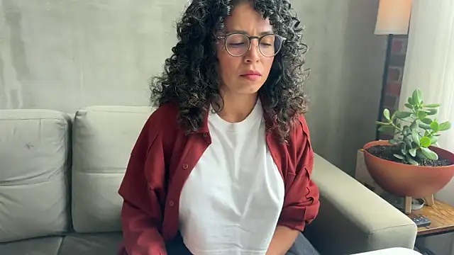 Snapshot of illaroom chatting on September 30, 2025, 7:52 pm illaroom online show from September 30, 2025, 7:52 pm