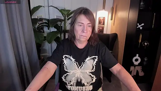LindaPassionate online show from July 24, 2026, 5:16 am