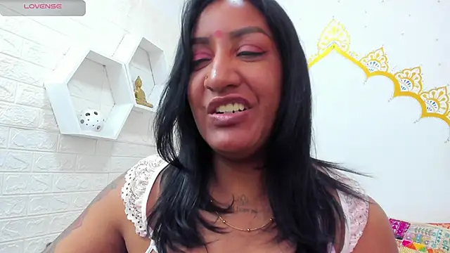 Snapshot of LadyNahir chatting on January 18, 2026, 3:32 am LadyNahir online show from January 18, 2026, 3:32 am