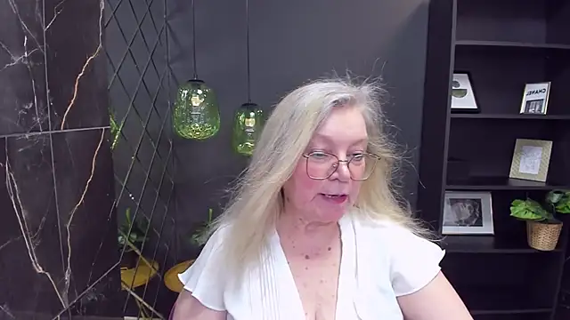 NataliMellow online show from January 18, 2025, 4:31 pm