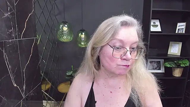 NataliMellow online show from February 7, 2025, 1:11 pm