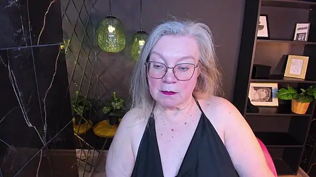 NataliMellow online show from April 8, 2026, 1:22 pm