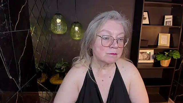 NataliMellow online show from May 17, 2026, 1:18 pm