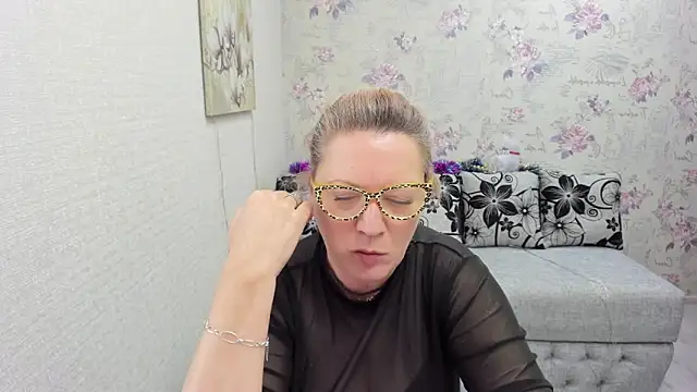 LeaPure online show from January 12, 2025, 9:30 am