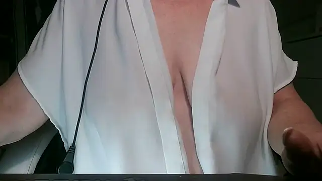 Snapshot of heidi60 chatting on February 2, 2025, 1:30 pm heidi60 online show from February 2, 2025, 1:30 pm