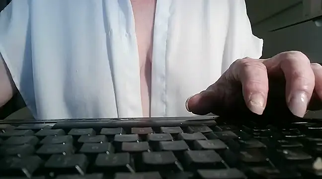 Snapshot of heidi60 chatting on February 16, 2025, 2:32 pm heidi60 online show from February 16, 2025, 2:32 pm