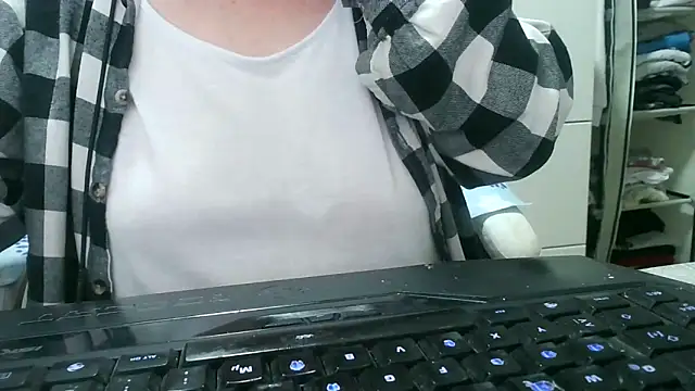 Snapshot of heidi60 chatting on October 10, 2025, 6:40 pm heidi60 online show from October 10, 2025, 6:40 pm