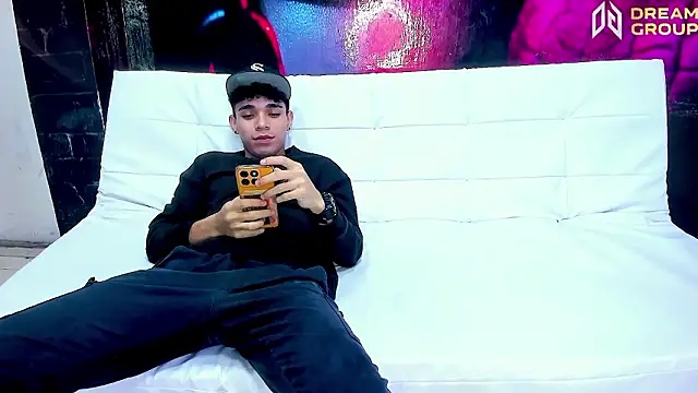 AmazingPartys online show from February 18, 2026, 4:52 am