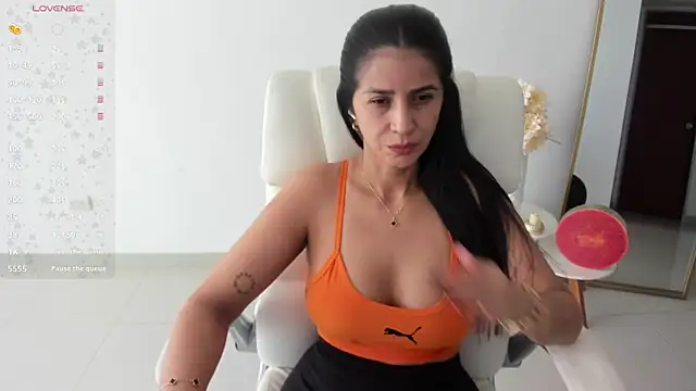 renata t  online show from March 2, 2026, 7:32 pm