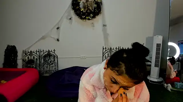 AbbyTaylorr online show from October 1, 2025, 3:45 am