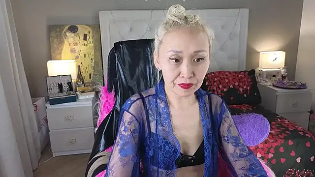 RoxalanaStar online show from May 24, 2026, 9:09 pm