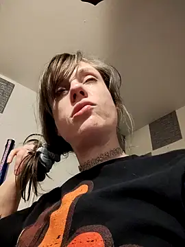 Snapshot of TheDaisyChaos chatting on October 21, 2025, 7:58 pm TheDaisyChaos online show from October 21, 2025, 7:58 pm