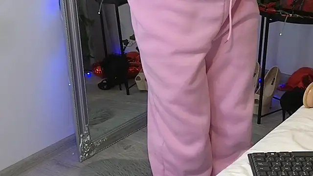 JuliaJuliette online show from March 7, 2025, 11:49 pm