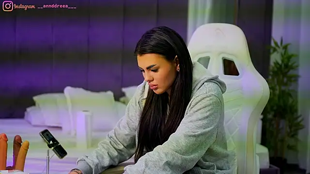 perfectt33n online show from October 8, 2025, 3:09 pm