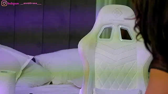 perfectt33n online show from October 25, 2025, 5:08 pm