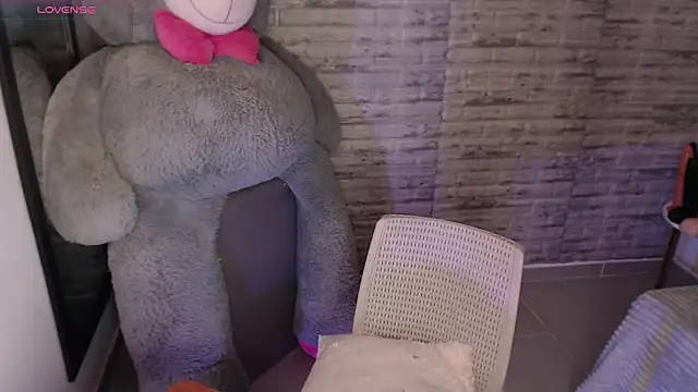 TinnaCobb online show from April 1, 2026, 4:15 pm