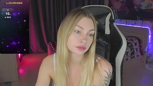 BiMolly online show from December 8, 2024, 9:19 pm