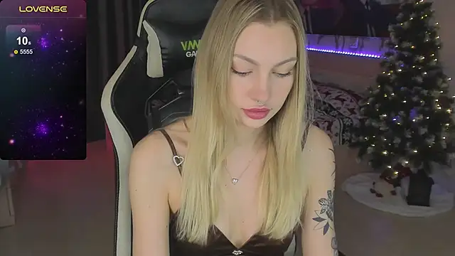 BiMolly online show from January 9, 2025, 11:02 pm