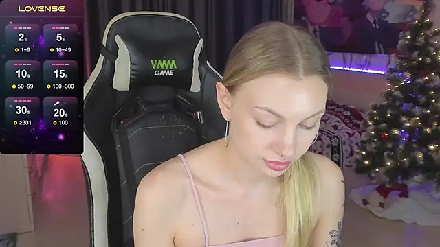 BiMolly online show from February 26, 2025, 7:27 pm