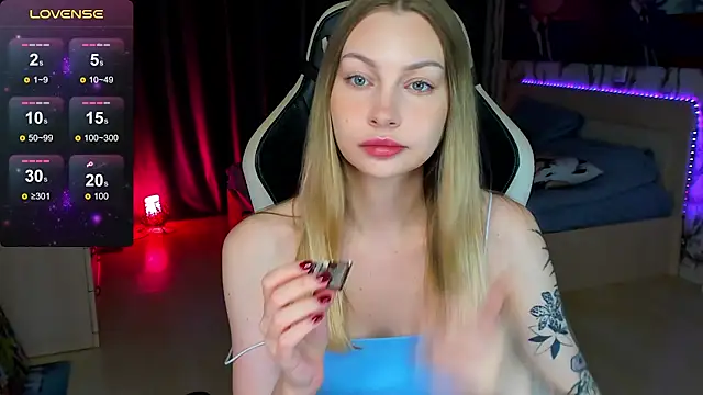 BiMolly online show from October 8, 2025, 6:49 pm