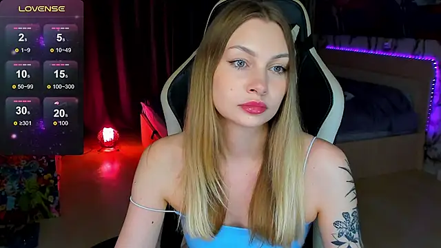 BiMolly online show from October 21, 2025, 6:52 pm