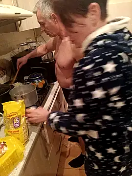  lady red  online show from January 10, 2025, 3:06 pm