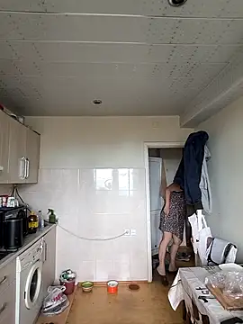  lady red  online show from September 15, 2025, 6:24 am