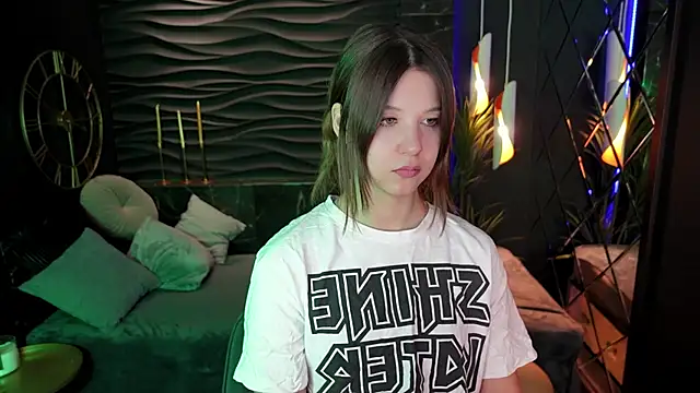 ElizaMild online show from January 9, 2025, 1:13 pm