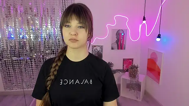 ElizaMild online show from March 2, 2025, 1:05 pm