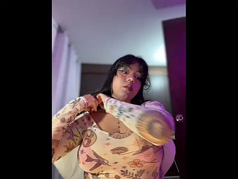 Snapshot of Naiara_sex chatting on November 8, 2025, 3:39 am Naiara sex online show from November 8, 2025, 3:39 am