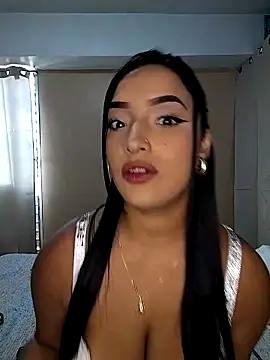 Snapshot of Shantal_Lovee chatting on April 29, 2026, 1:15 pm Shantal Lovee online show from April 29, 2026, 1:15 pm