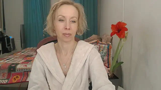 LuxuryNika online show from April 12, 2026, 4:01 pm