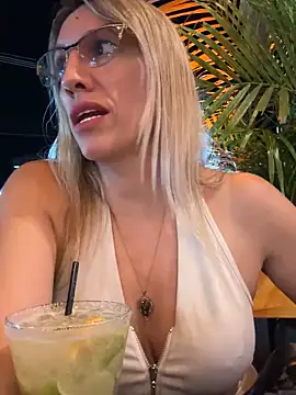 Snapshot of Gatitacarlita chatting on December 20, 2024, 11:58 pm Gatitacarlita online show from December 20, 2024, 11:58 pm