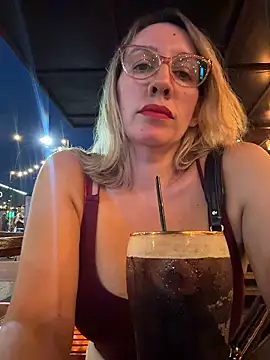 Snapshot of Gatitacarlita chatting on January 7, 2026, 11:07 pm Gatitacarlita online show from January 7, 2026, 11:07 pm